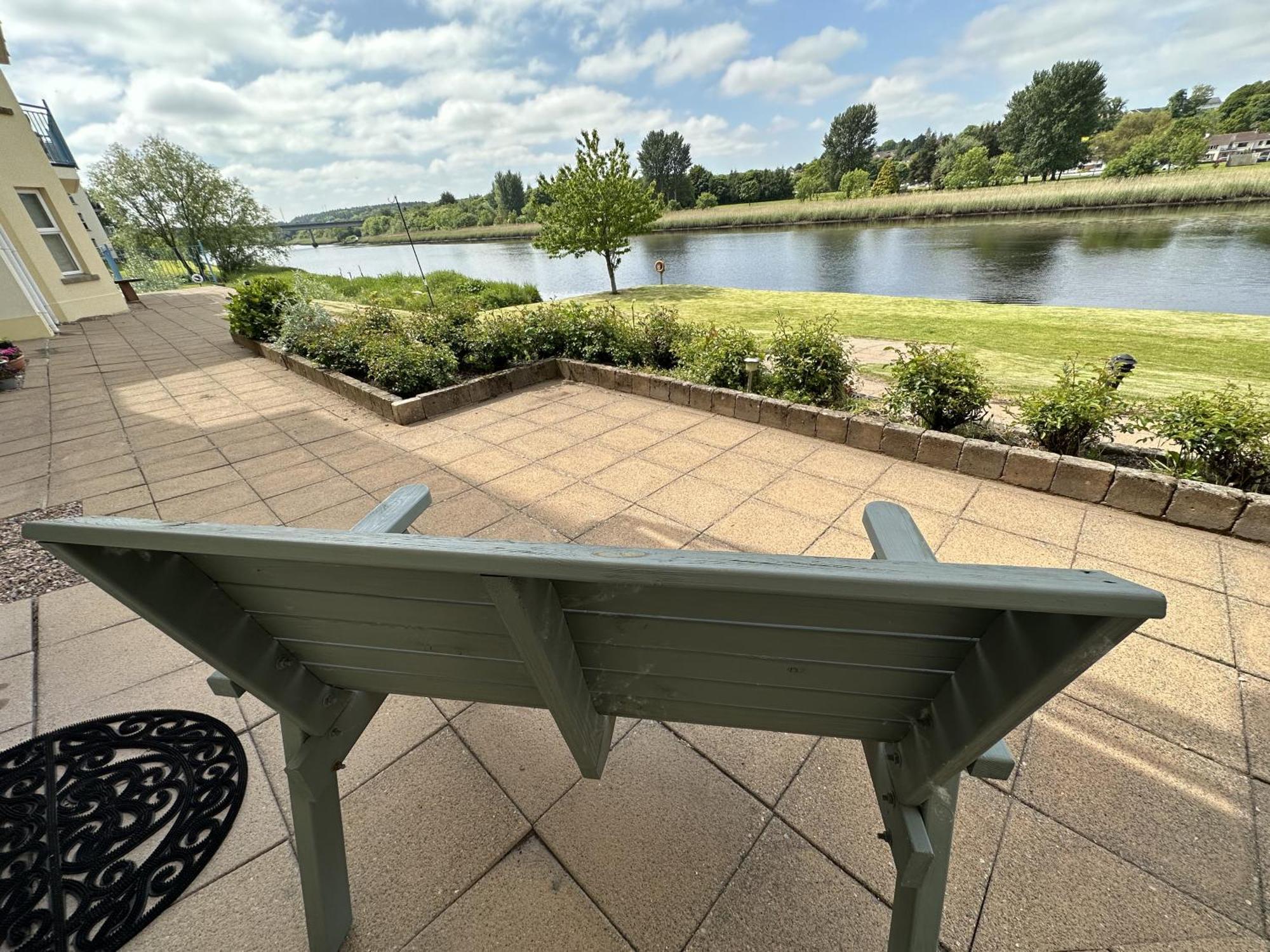 Coleraine Riverside Apartment Exterior photo